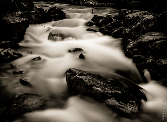 Voigtlander Super-Wide Heliar: river in black and white